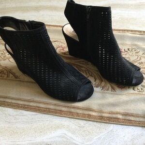 Women’s black suede bootie’s